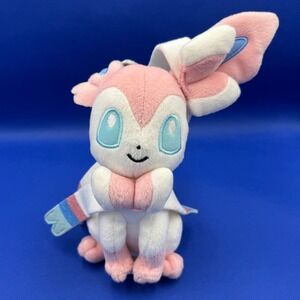 Pokemon Sylveon Plush Sitting Fairy Type Eeveelution Evolution TOMY Nintendo Toy